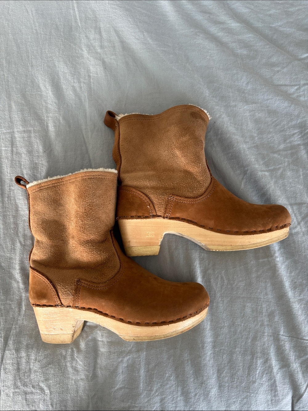 SVEN Women's Tan Suede Shearling-Lined Clog Boots